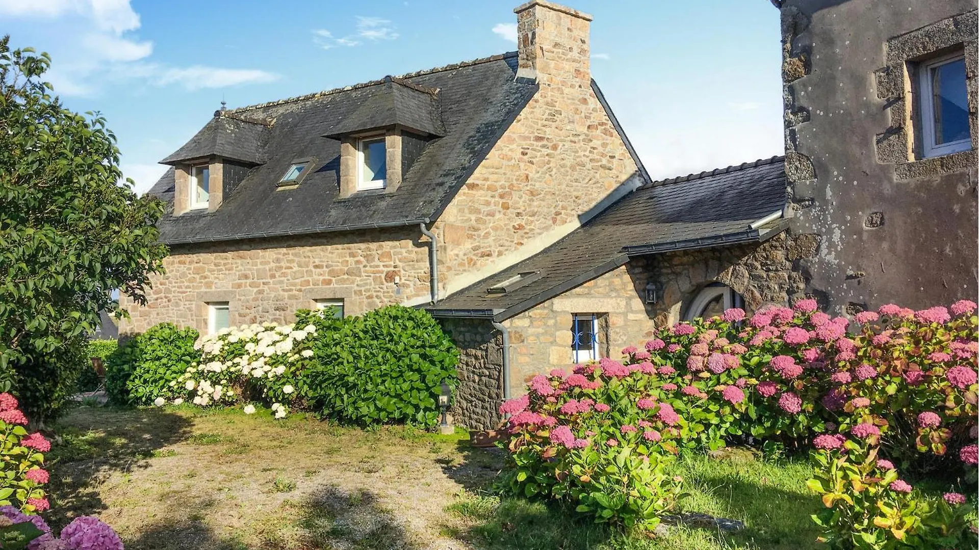 5 Bedroom Lovely Home In Plouguerneau