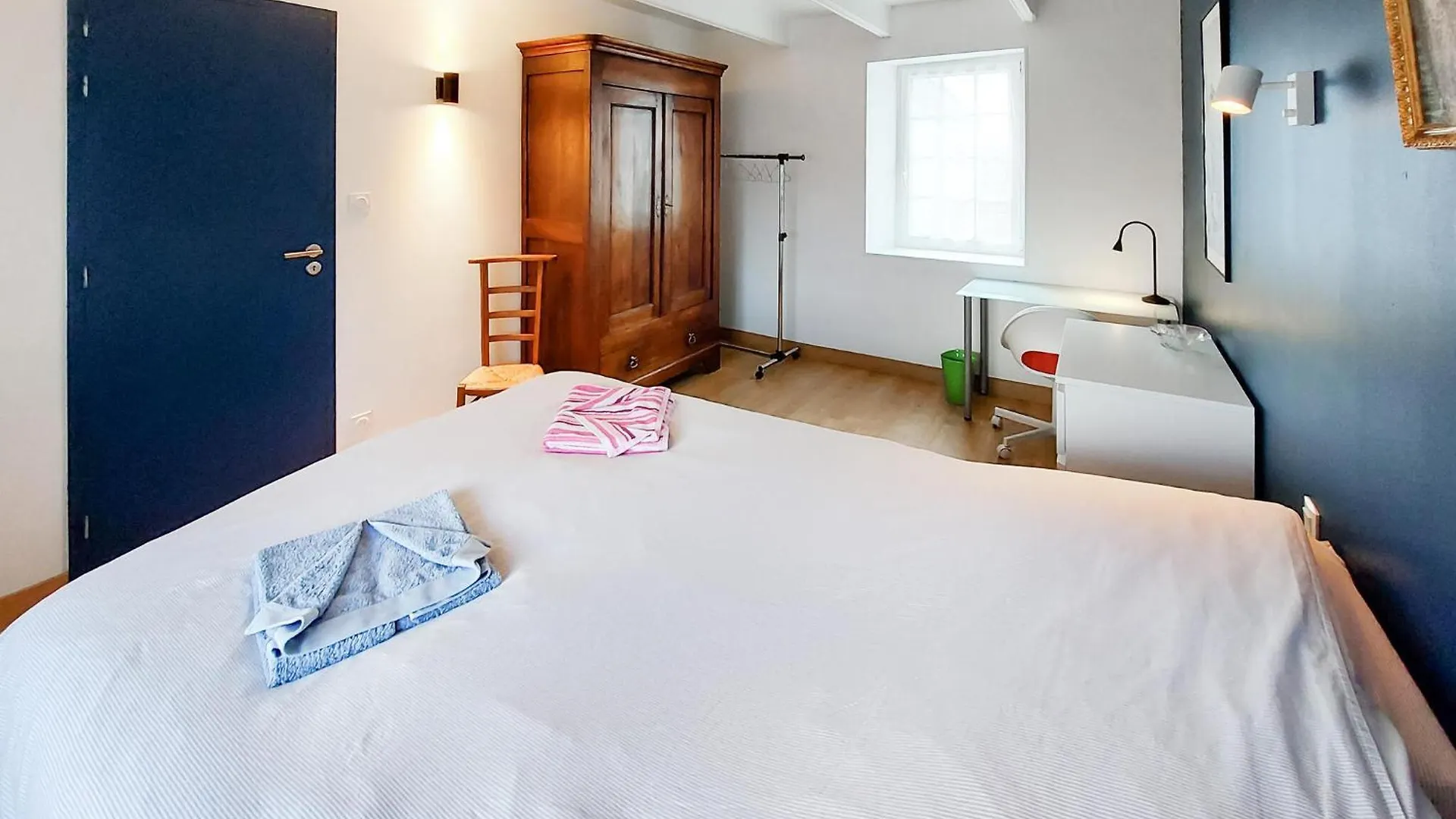 5 Bedroom Lovely Home In Plouguerneau Francie